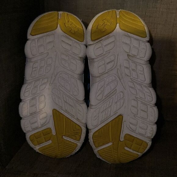 UNDER ARMOUR INFANT SNEAKERS- size 5 - Picture 9 of 10